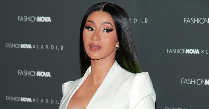 Cardi B micrófono fan -miaminews24