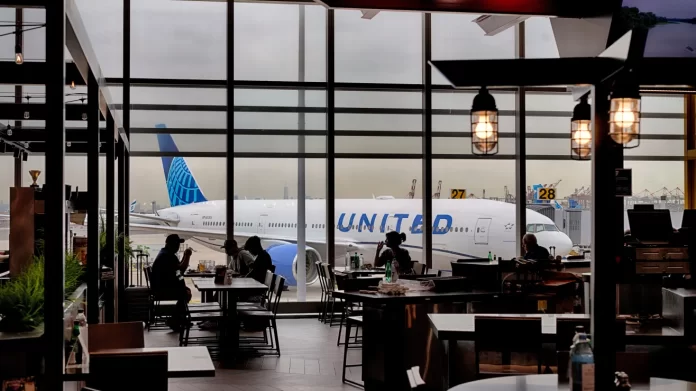 Cierre-de-gobierno-en-EEUU-como-afecta-a-los-viajes-en-avion-y-en-tren-AP25269826044813