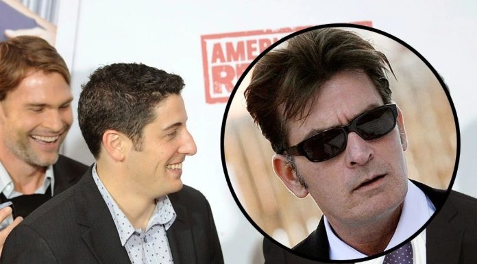 Charlie Sheen se une a «American Pie: The Funeral» como el padre de Stifler