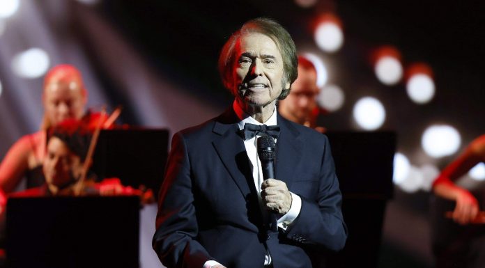 Raphael recibe homenaje como Persona del Año en la gala de la Academia Latina