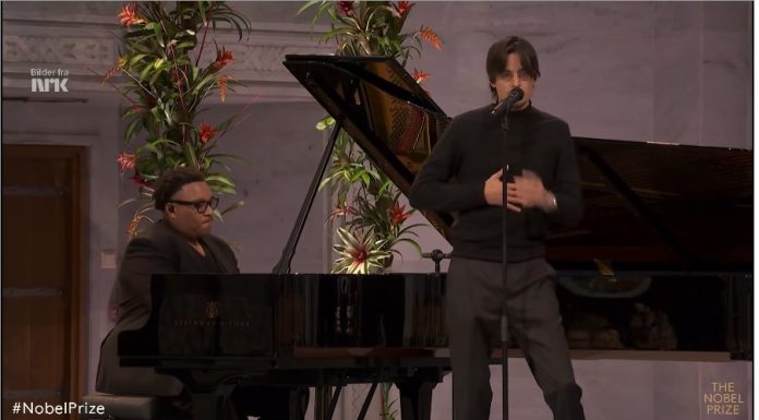 Danny Ocean interpreta Alma Llanera en la ceremonia del Nobel de la Paz