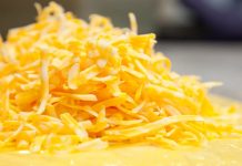 FDA retira más de 260,000 cajas de queso rallado por riesgo de contaminación