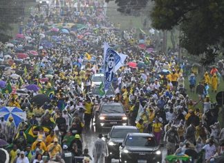Rayo deja 30 heridos durante una manifestación a favor de Bolsonaro en Brasilia
