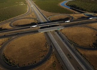 EE.UU. clausura 550 escuelas de camioneros por graves deficiencias en capacitación