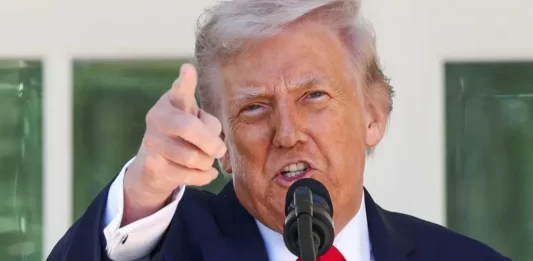 «Es débil»: Trump arremete contra el Papa León XIV tras su condena a la guerra en Irán