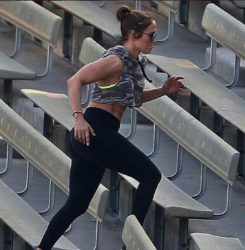 Jennifer Lopez revela por qué cambió su rutina a los 56 años: el secreto para un cuerpo fuerte