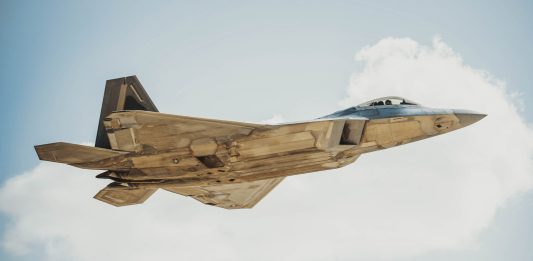 España cierra el espacio aéreo a vuelos militares de EE.UU. hacia Irán