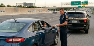 Licencias de conducir en Florida indicarán el estatus migratorio por ley