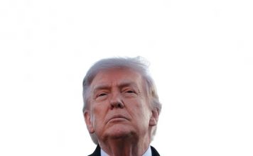 Trump mantiene la vía diplomática con Irán pese a un nuevo y violento choque en el Estrecho de Ormuz