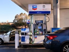 Evalúan suspender el impuesto federal a la gasolina ante escalada de precios por conflicto con Irán