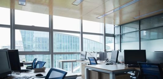 La paradoja de la IA: Por qué tu empleo no va a desaparecer, pero tu forma de trabajar sí