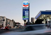 Casa Blanca evalúa suspender el impuesto federal a la gasolina ante la escalada de precios por la guerra con Irán