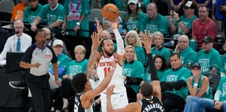 Los Knicks remontan en San Antonio y golpean primero en el inicio de las Finales de la NBA