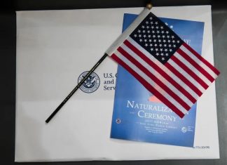 Trump lanza una masiva ofensiva legal para revocar la ciudadanía a inmigrantes naturalizados por fraude