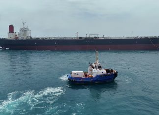 Superpetroleros cruzan el Estrecho de Ormuz por primera vez tras 110 días de bloqueo por la guerra