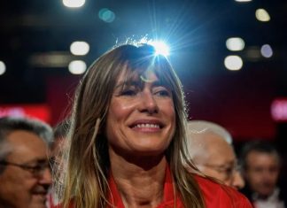 Ordenan juzgar por corrupción a Begoña Gómez, esposa de Pedro Sánchez, y le prohíben salir de España