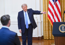 Trump desclasifica archivos de inteligencia y acusa a China de robar datos de 220 millones de votantes en EE.UU.